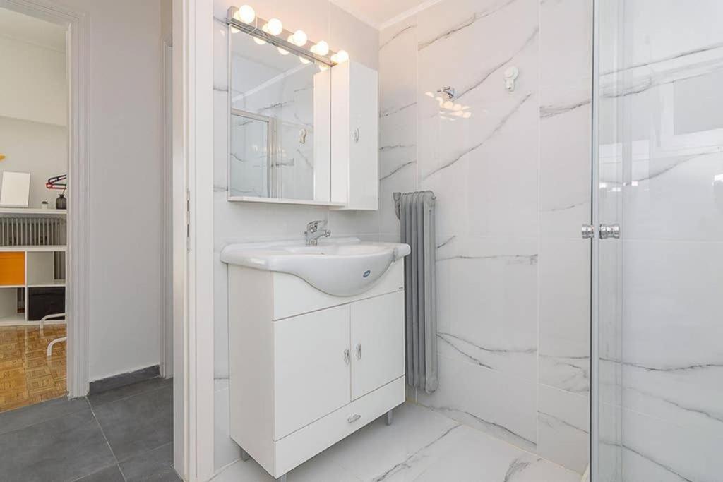 Апартаменты Sunlit 2Br Oasis In Metaxourghio 3Min From Metro Афины Экстерьер фото