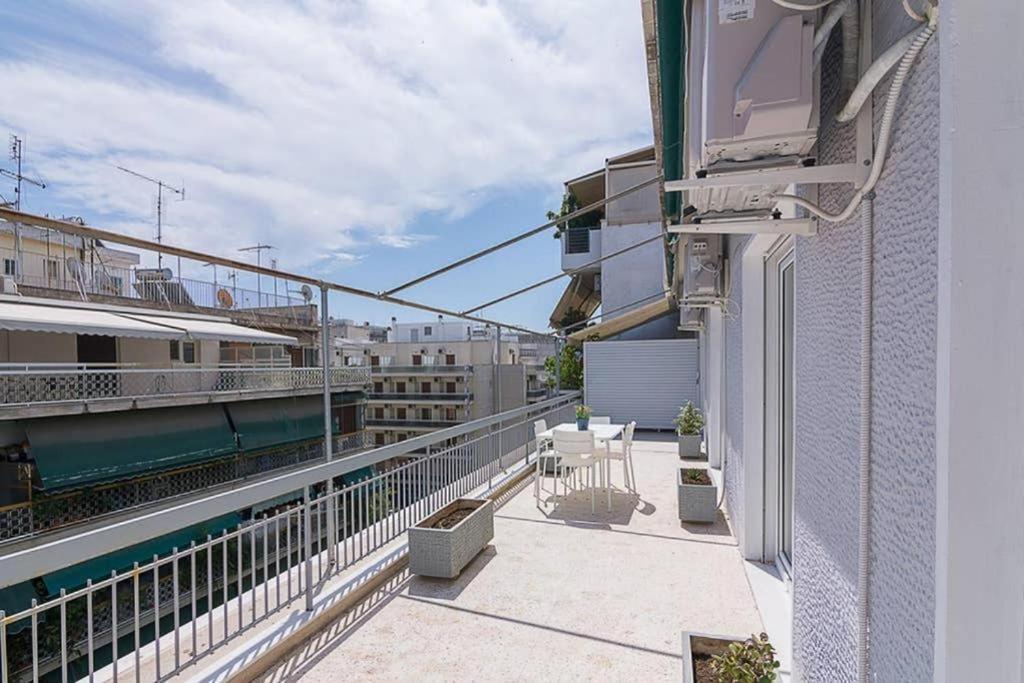 Апартаменты Sunlit 2Br Oasis In Metaxourghio 3Min From Metro Афины Экстерьер фото